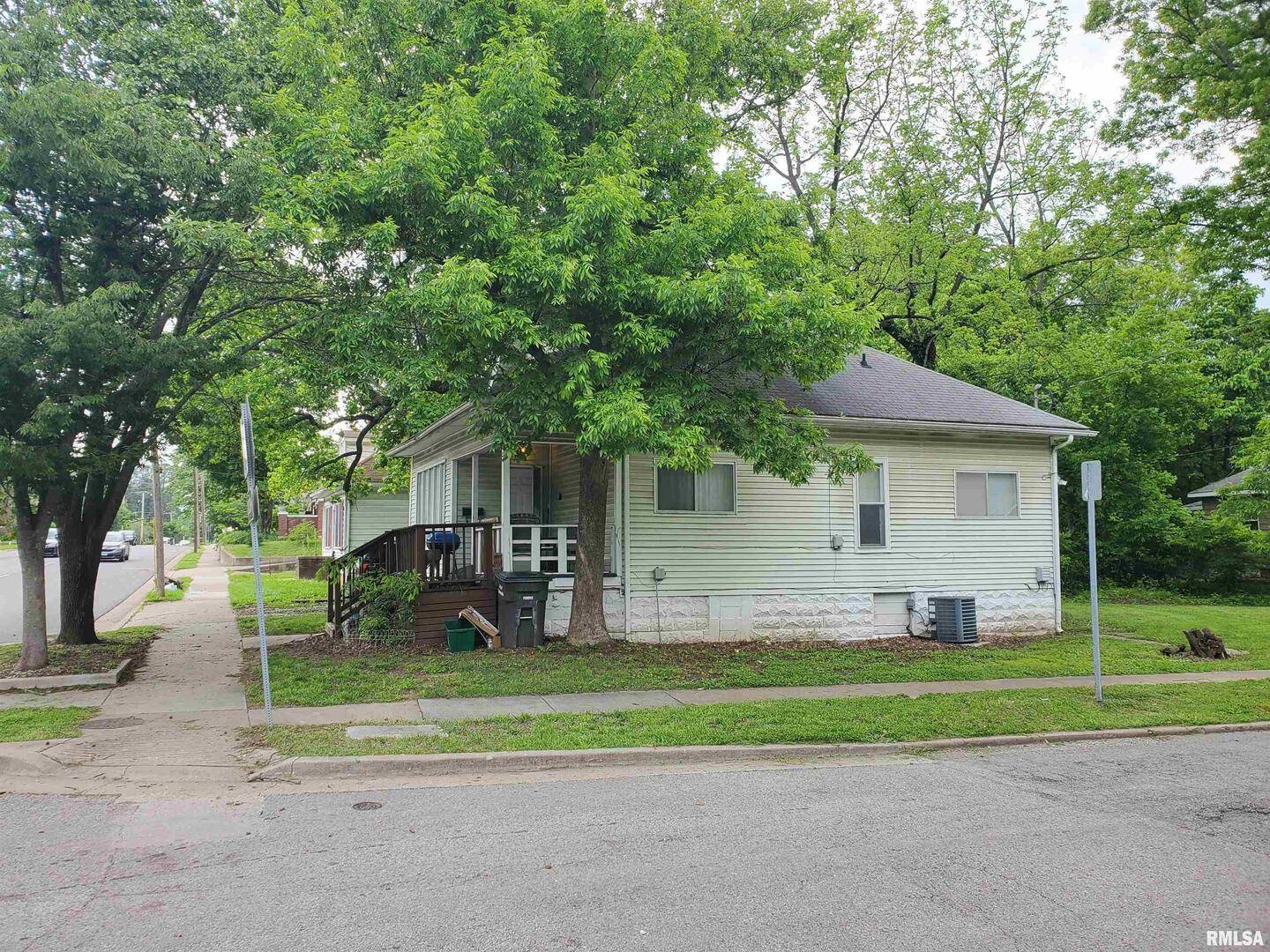 800 W WALNUT ST, Carbondale, IL 62901