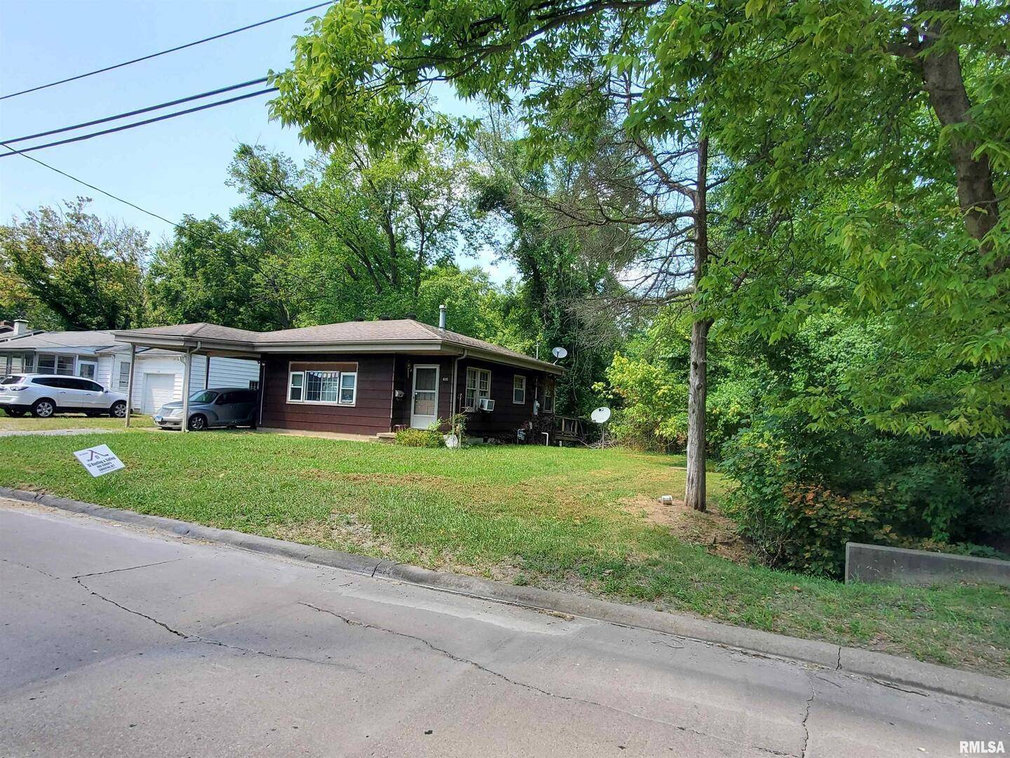600 W GRAND AVE, Carterville, IL 62918