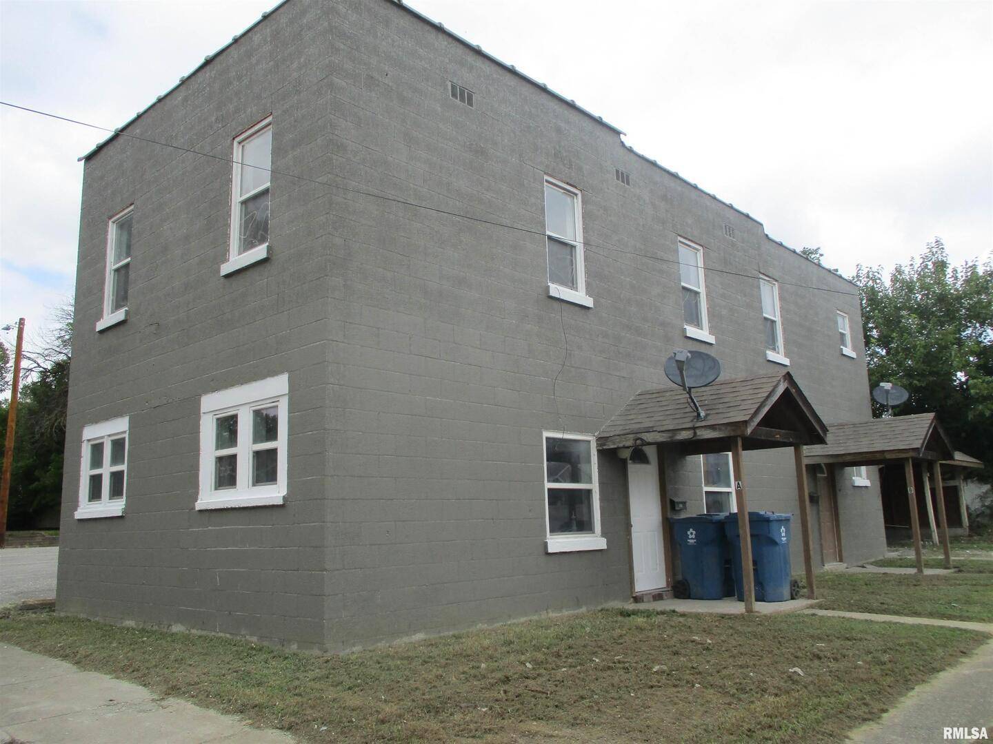 101 E WEBSTER ST, Benton, IL 62812