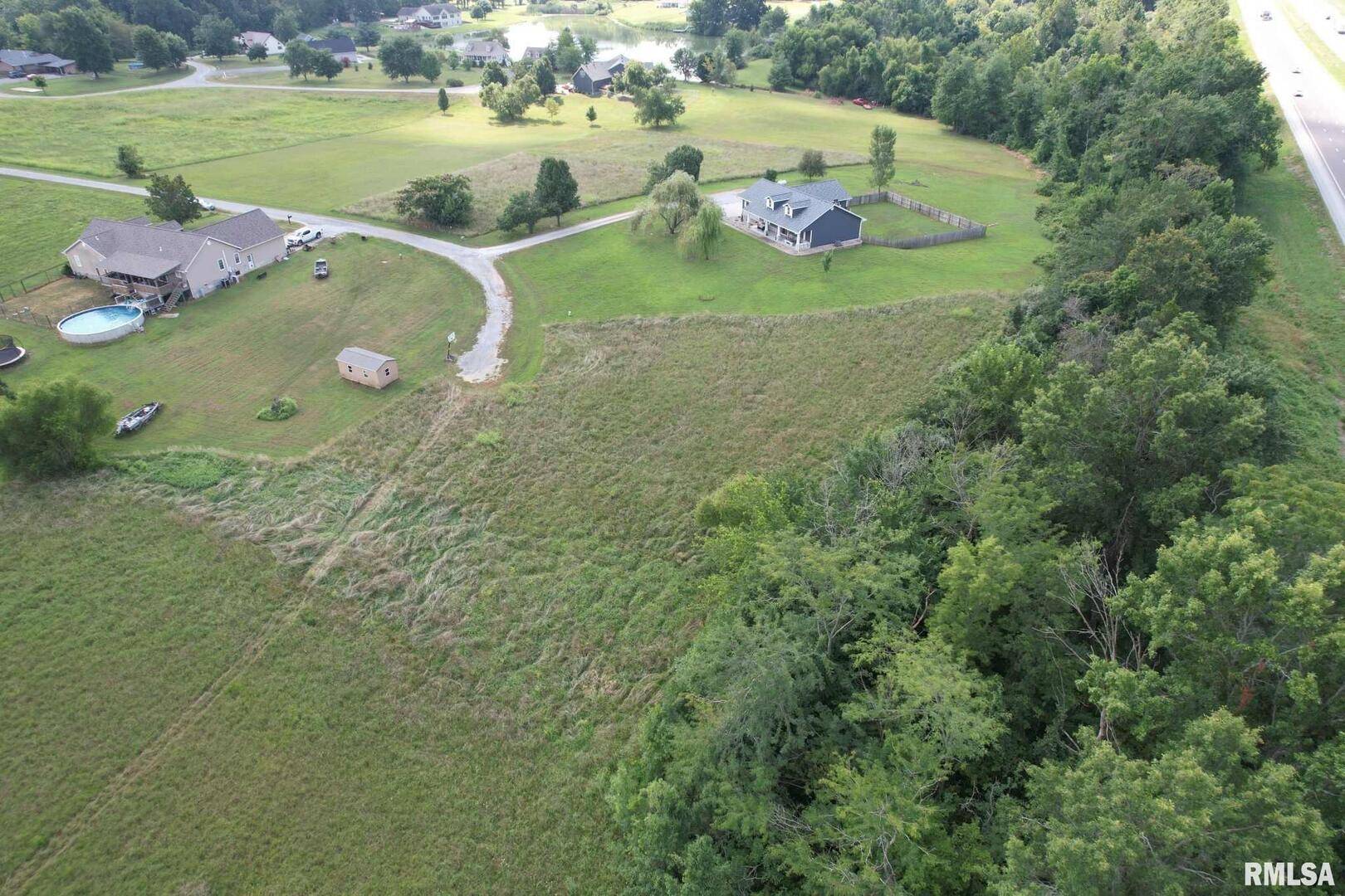 000 Jenna LN, West Frankfort, IL 62896