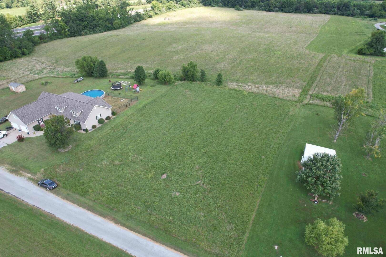 000 Jenna LN, West Frankfort, IL 62896