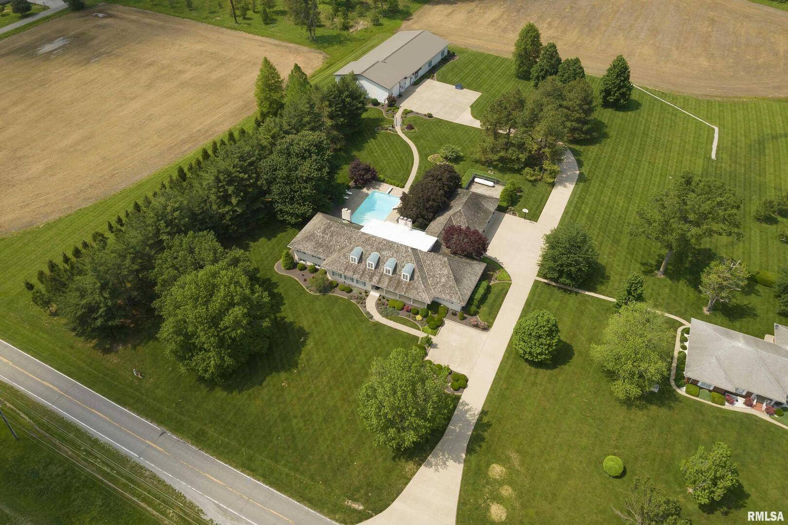 15866 Moellers RD, Marion, IL 62959