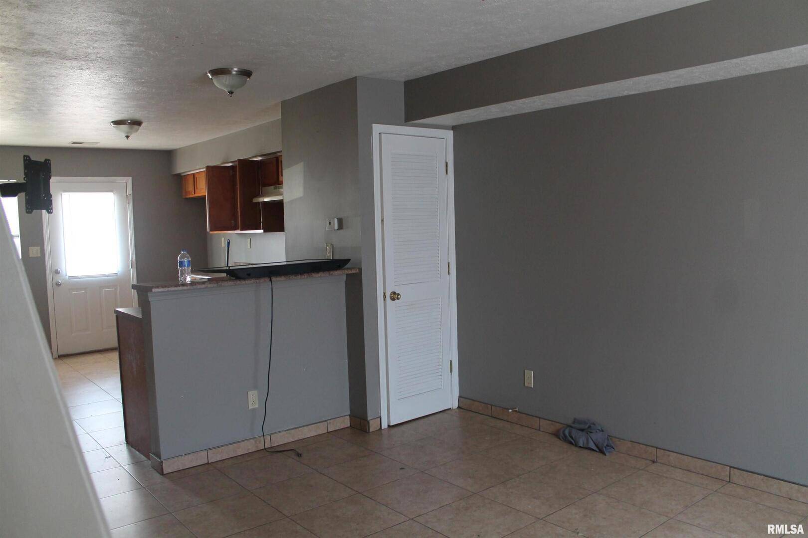 405-419 E MILL ST #14, Carbondale, IL 62901