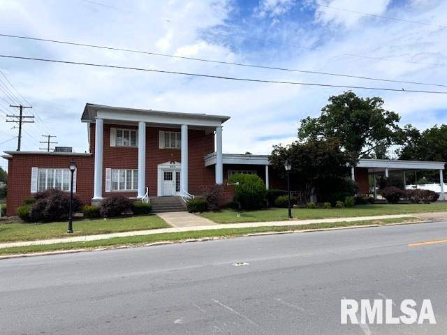 800 N MARKET ST, Marion, IL 62959