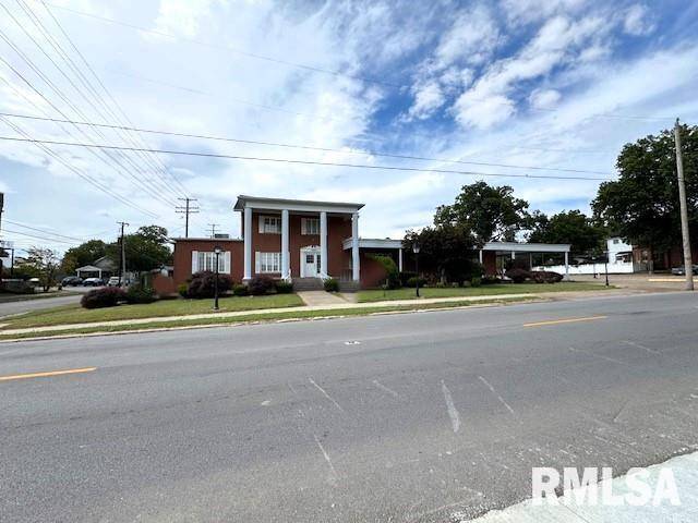 800 N MARKET ST, Marion, IL 62959