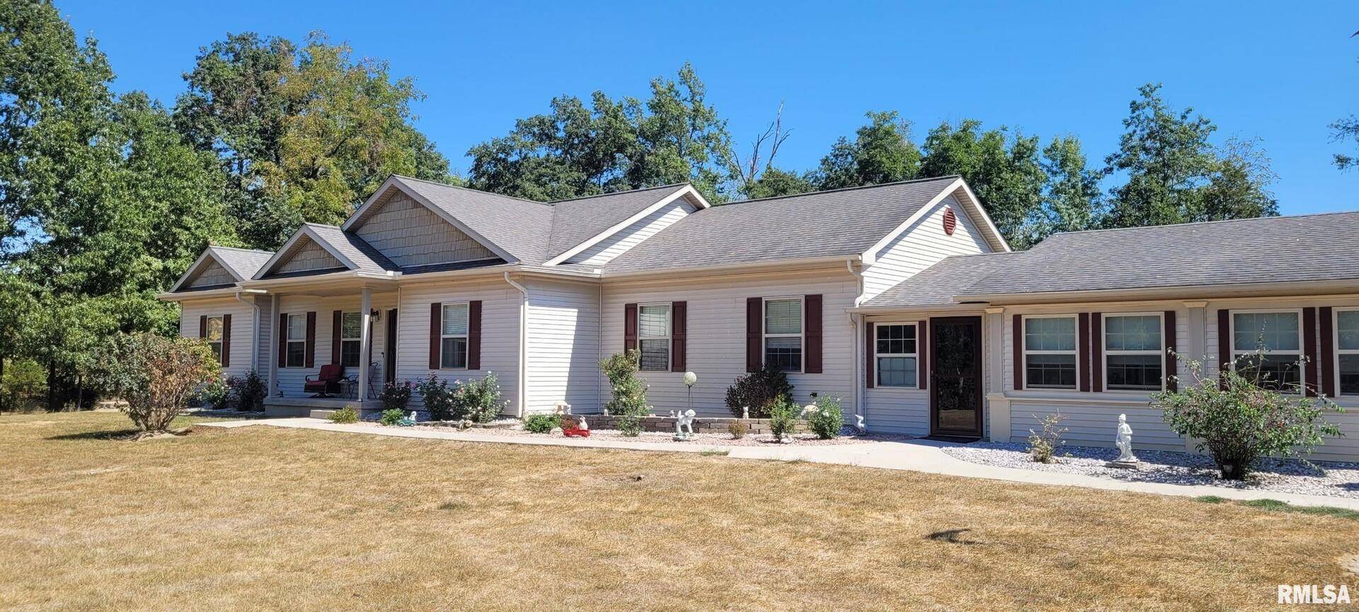 1670 WOODS LN, Centralia, IL 62801