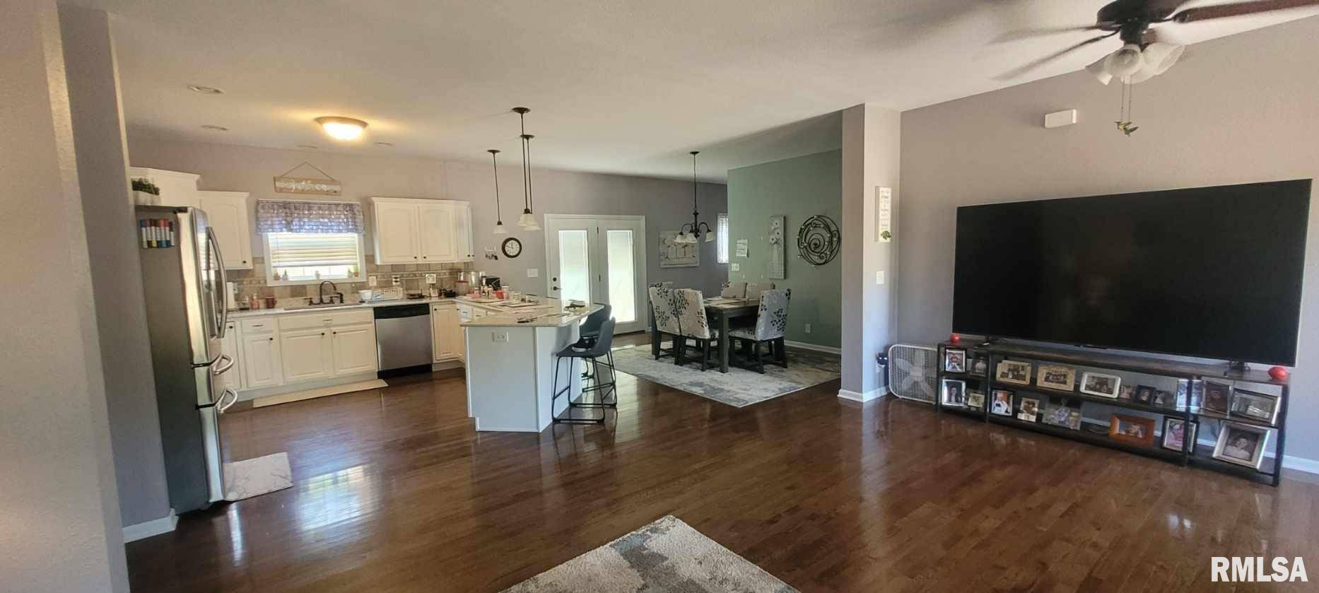 1670 WOODS LN, Centralia, IL 62801
