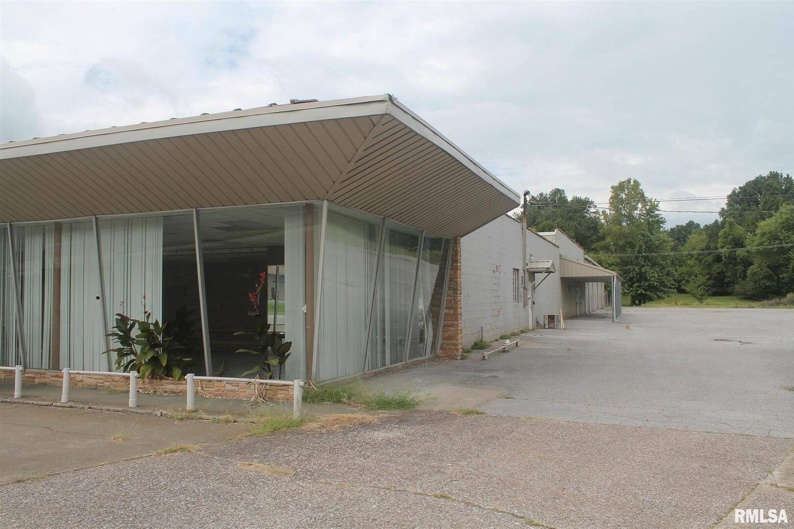 1308 W MAIN ST, Carbondale, IL 62901