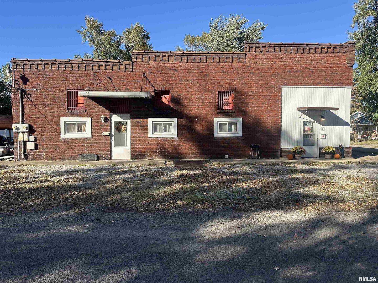 401 N DIVISION ST #A & B, Duquoin, IL 62832