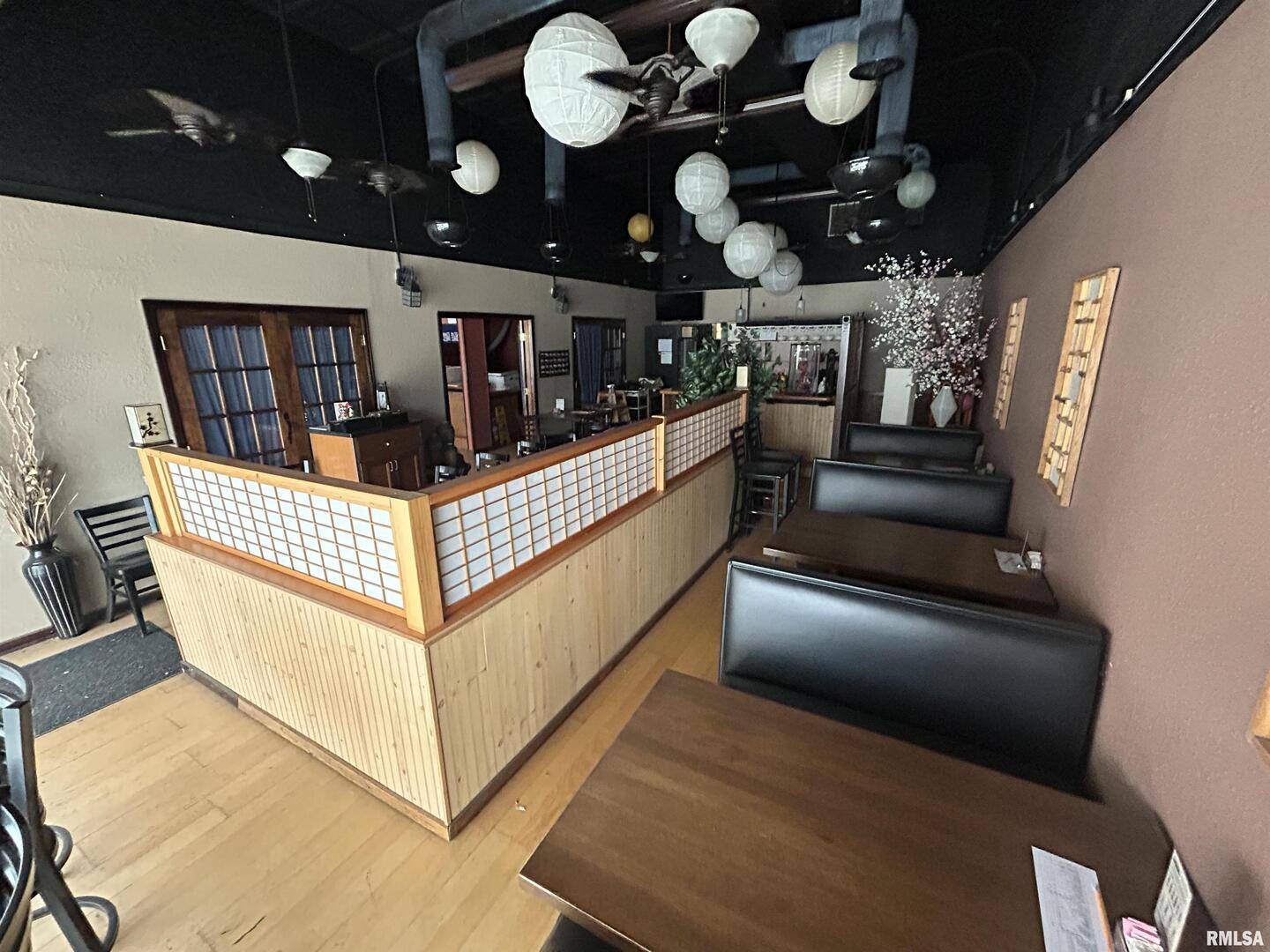 206 E MAIN ST #206 & 208, Salem, IL 62881