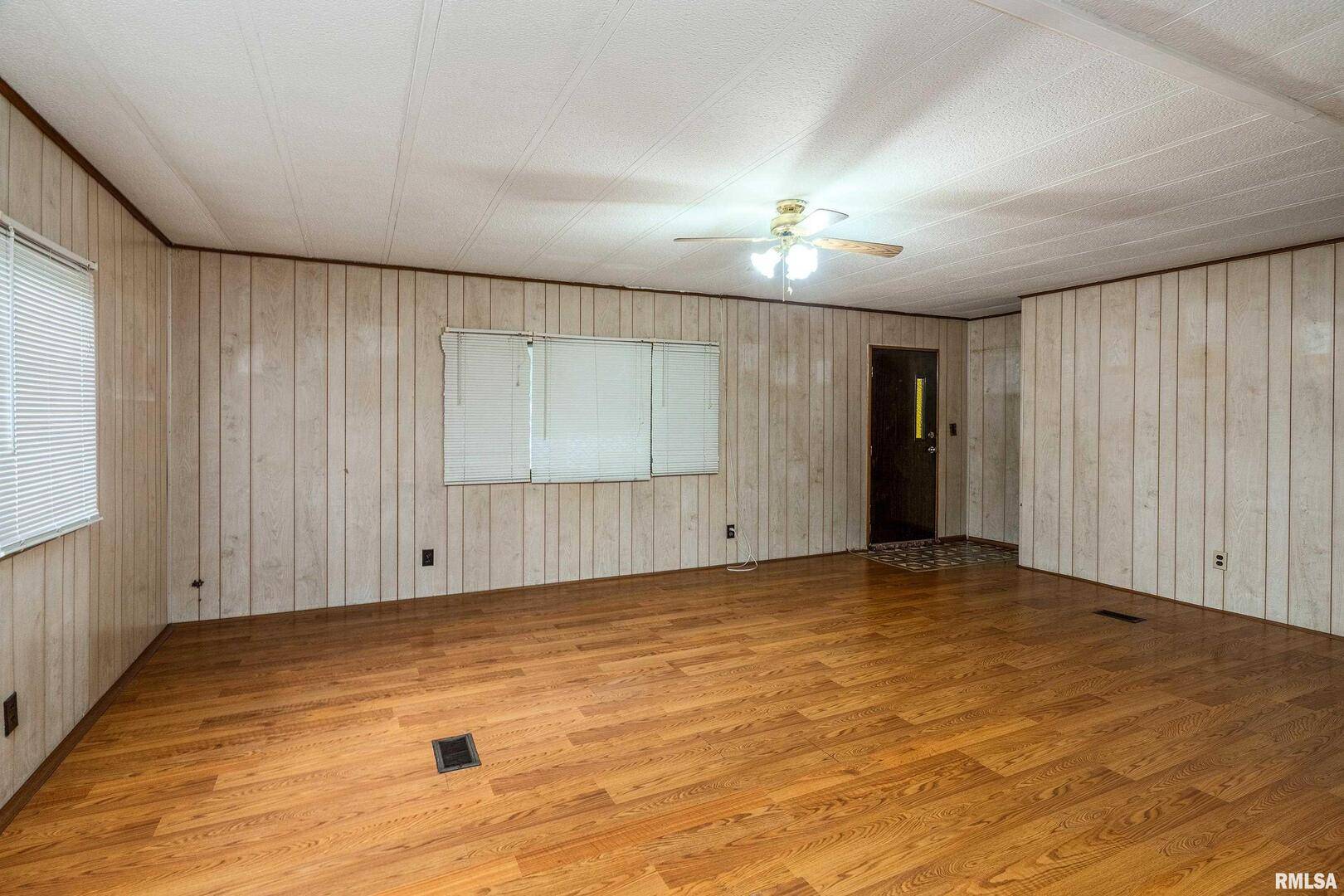 208 W PENNSYLVANIA AVE, Pittsburg, IL 62974
