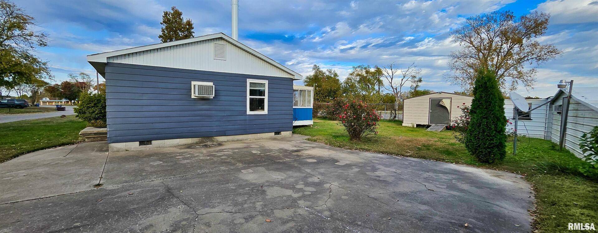 100 IROQUOIS ST, Mcclure, IL 62957