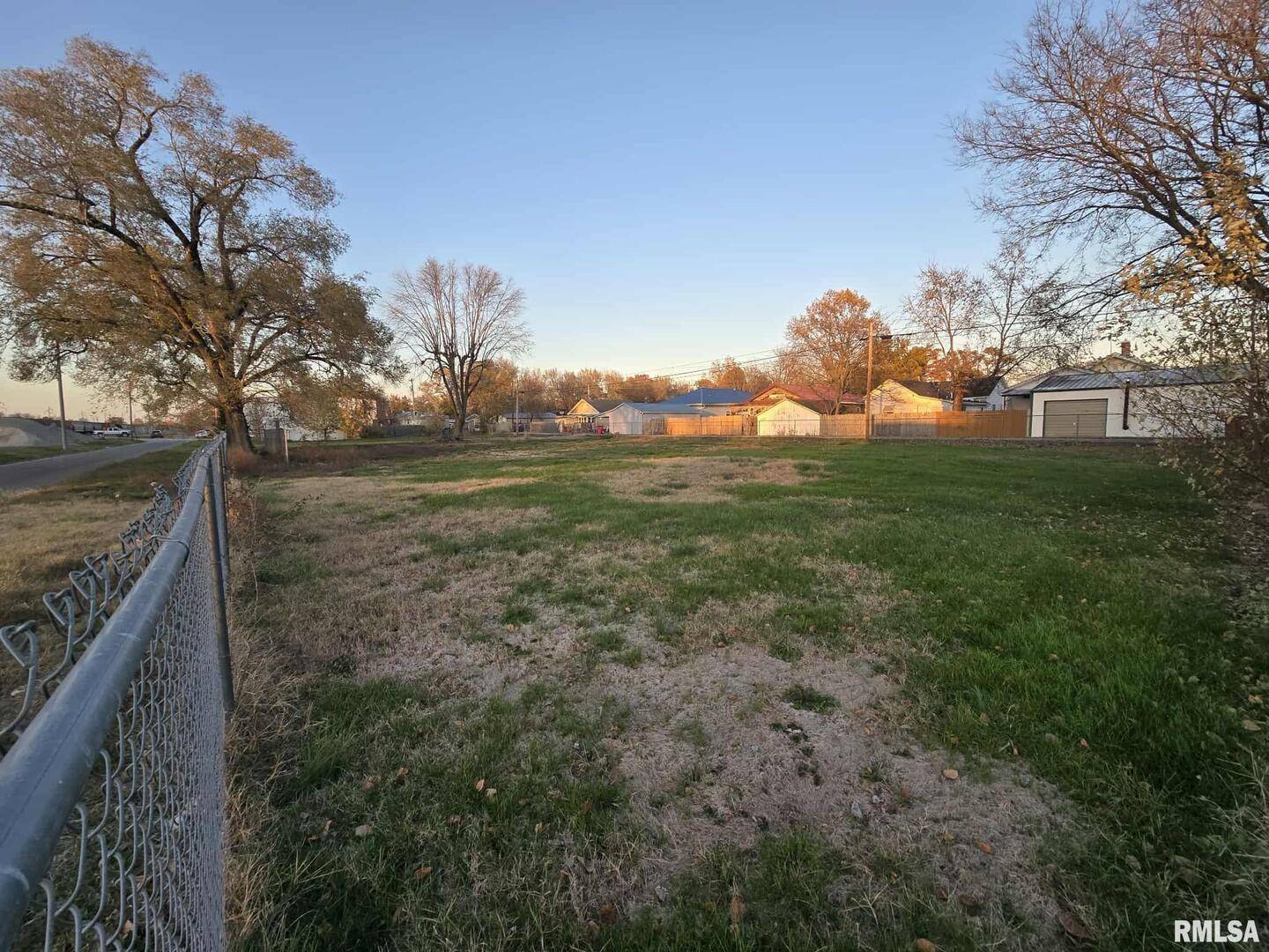 210 & 214 N OAK ST, Duquoin, IL 62832