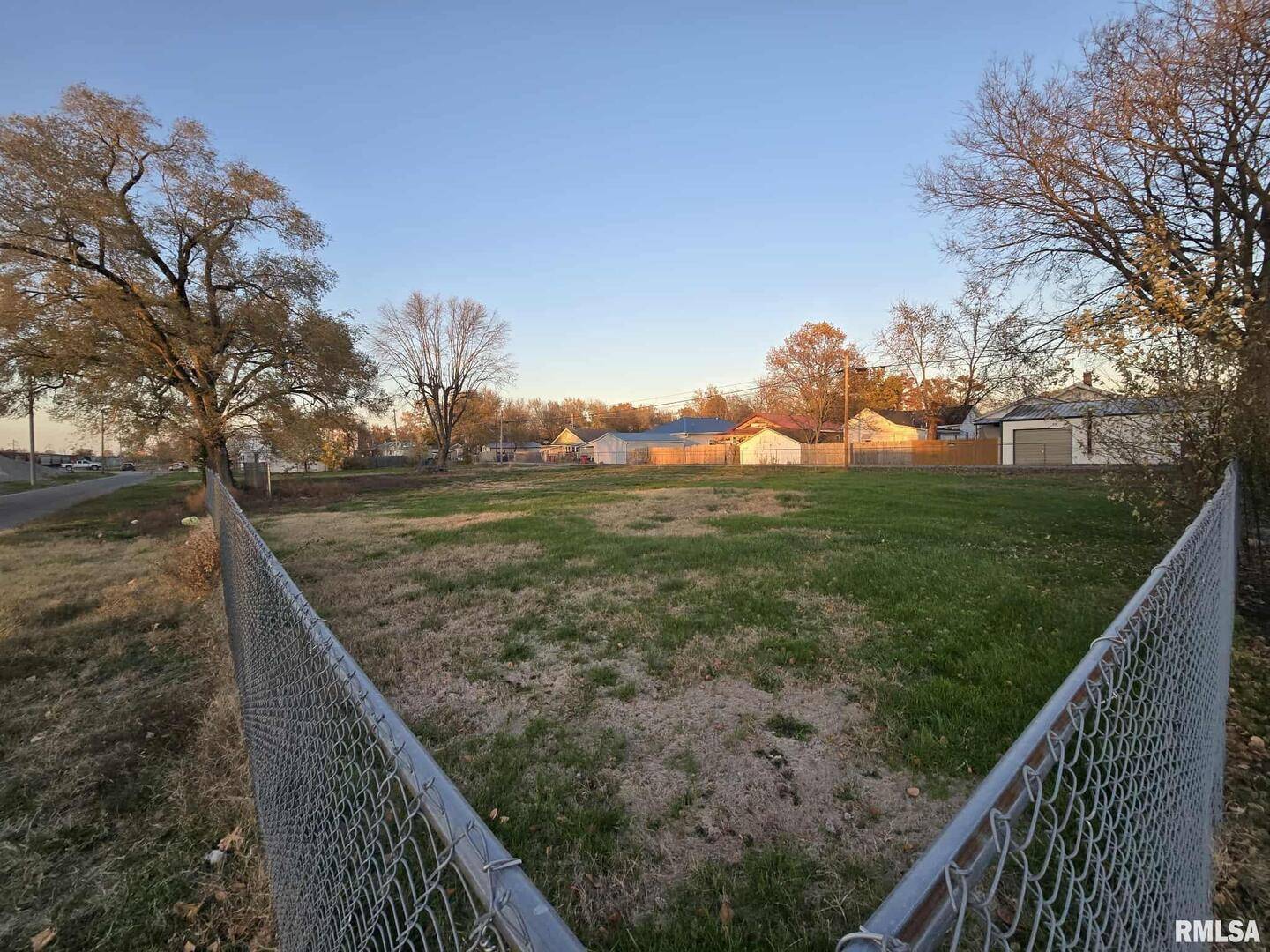 210 & 214 N OAK ST, Duquoin, IL 62832