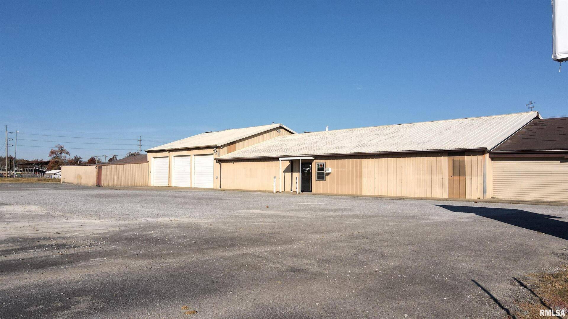 1421 N MAIN ST, Harrisburg, IL 62946