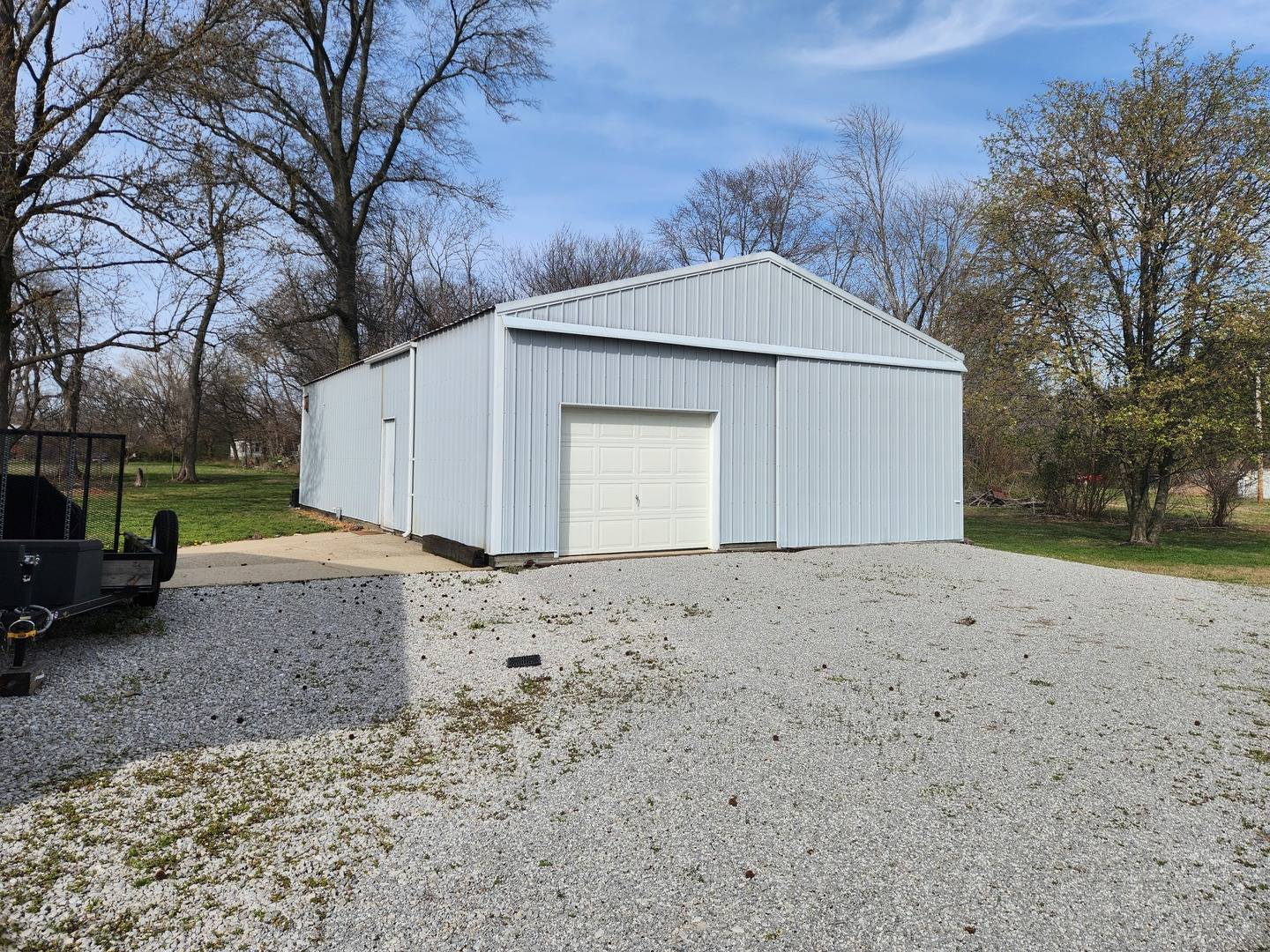 15766 E Tilton RD, Ina, IL 62846