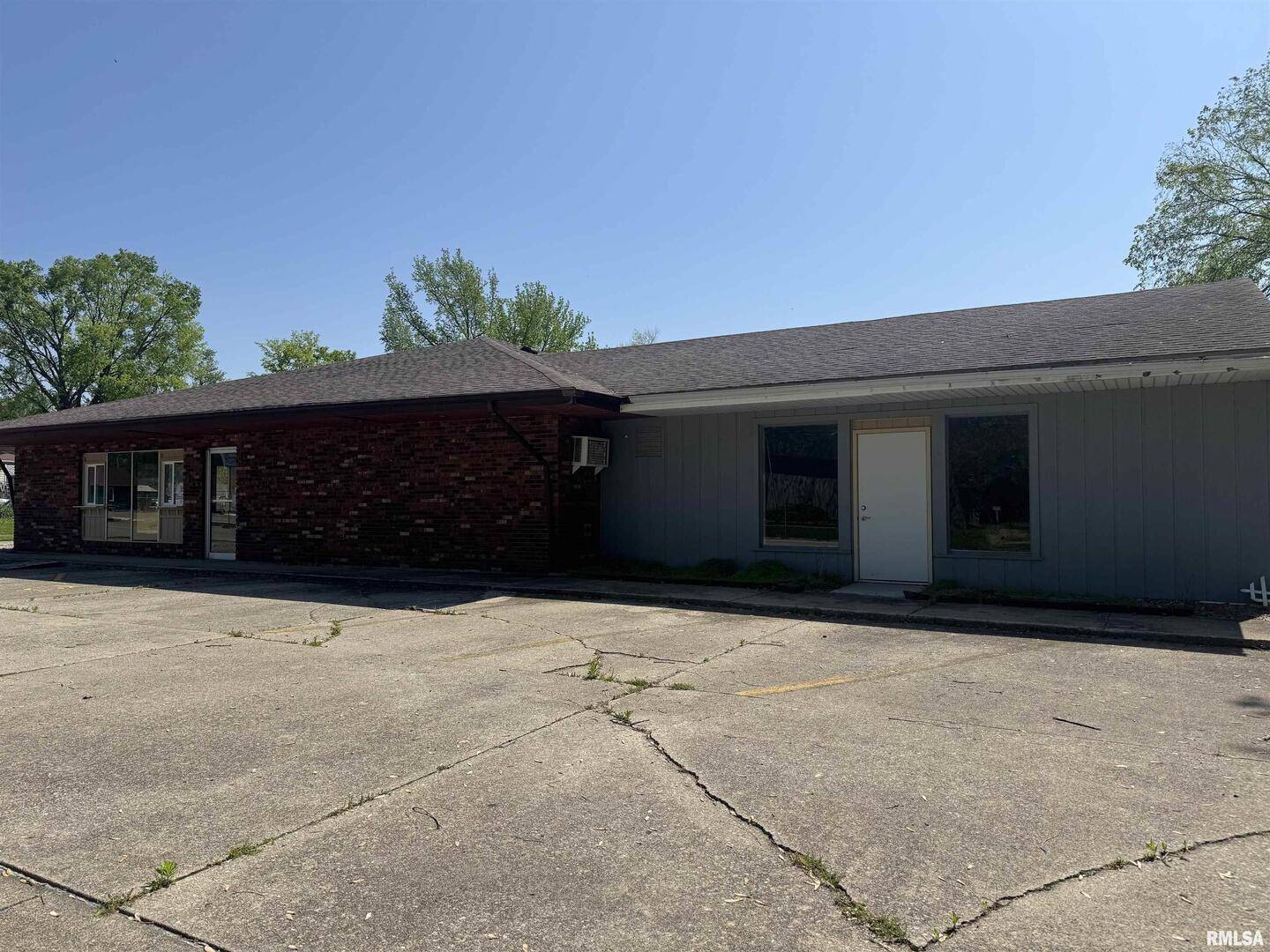 705 S POPLAR ST, Centralia, IL 62801