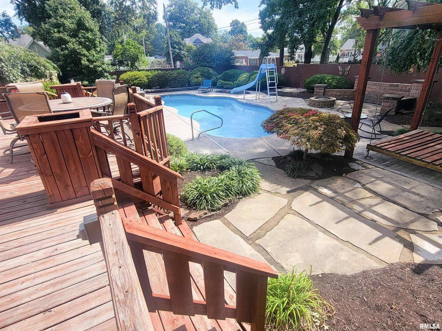 521 N LOCUST ST, Flora, IL 62839
