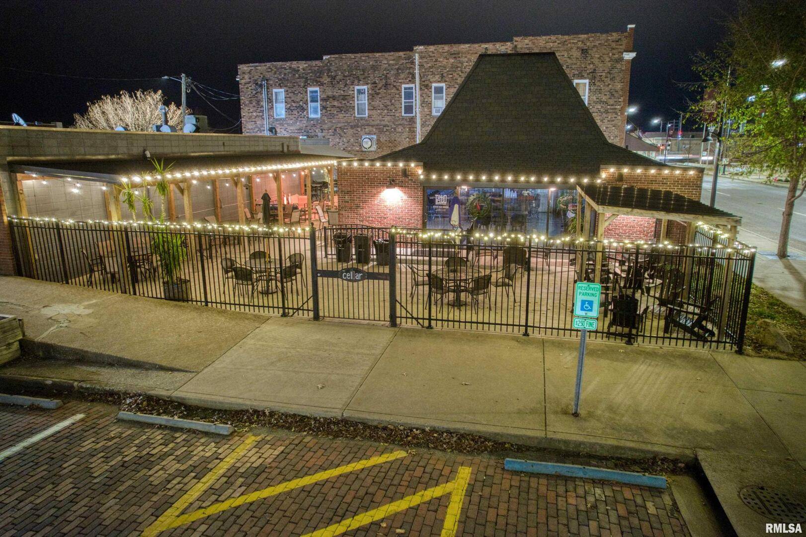 101 W MONROE ST, Carbondale, IL 62901