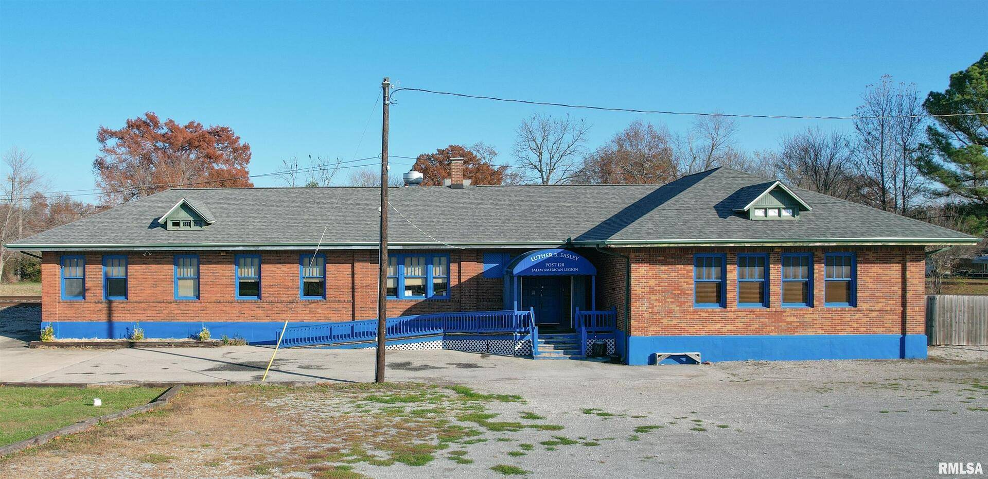 1001 E MAIN ST, Salem, IL 62881