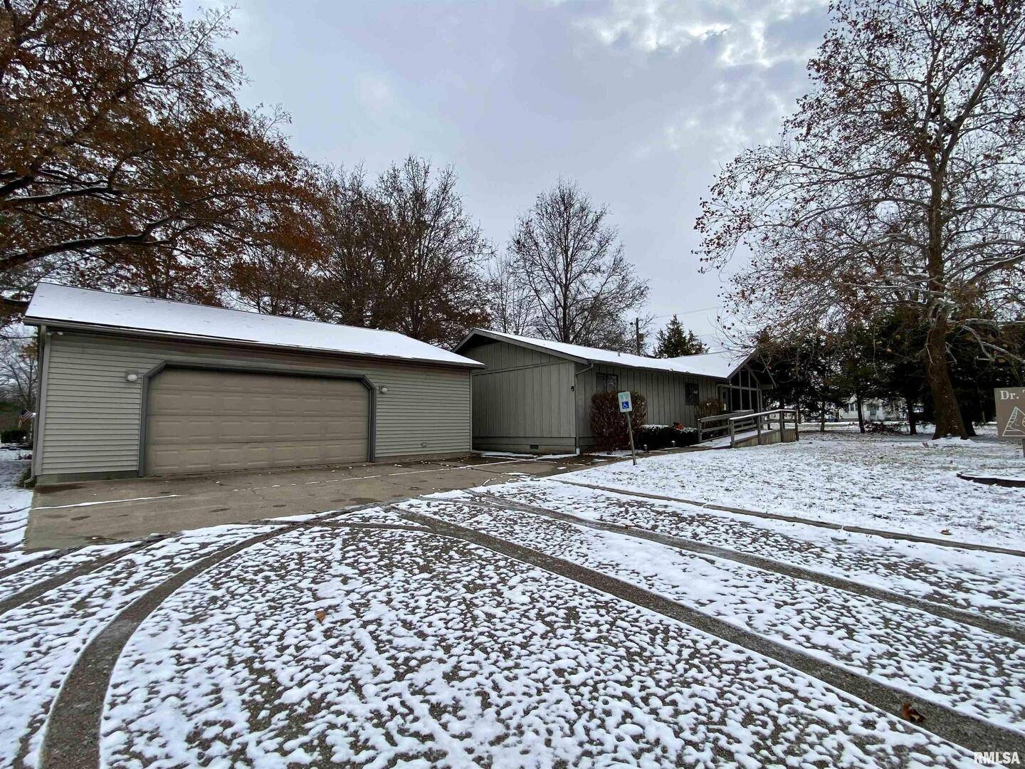 205 N DAVIS AVE, Centralia, IL 62801