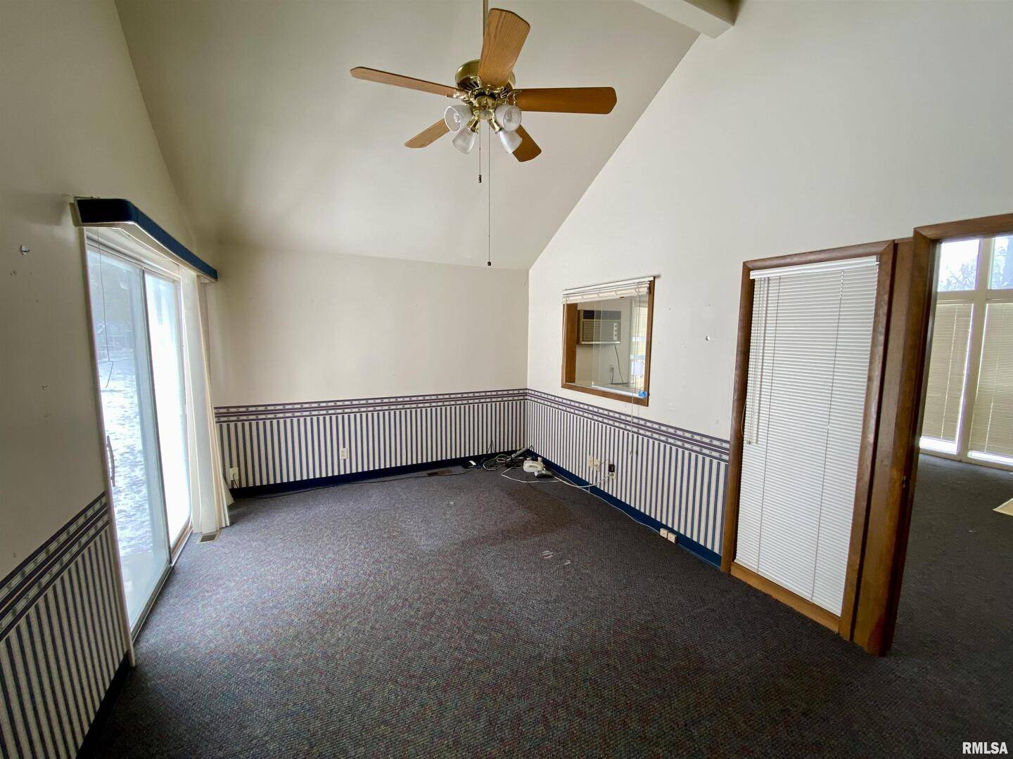 205 N DAVIS AVE, Centralia, IL 62801