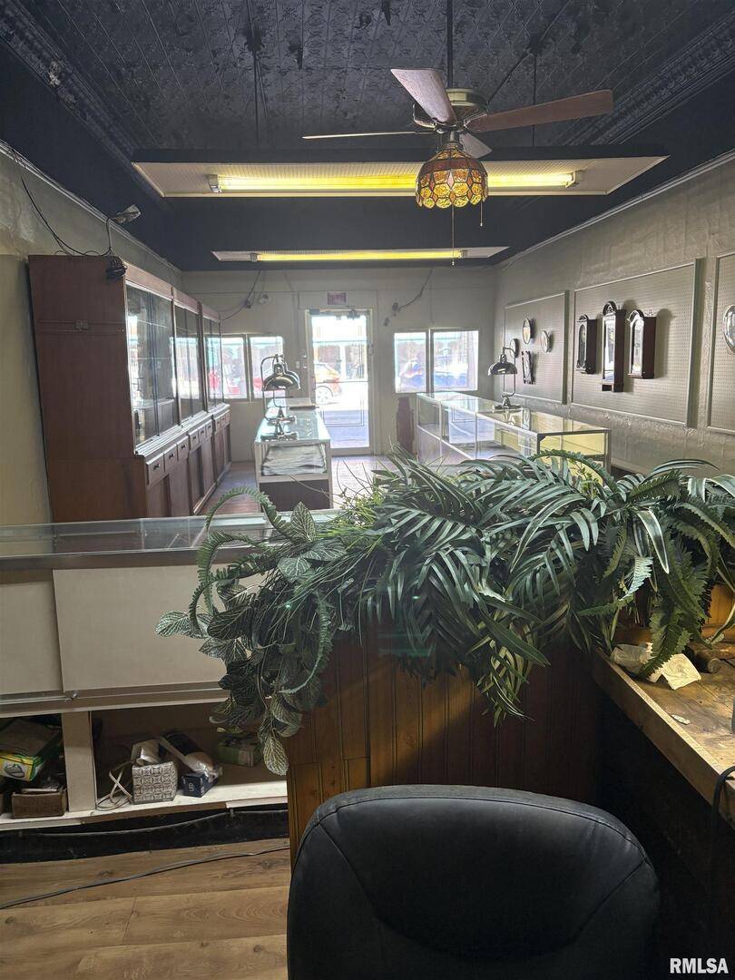 128 & 130 E MAIN ST, West Frankfort, IL 62896