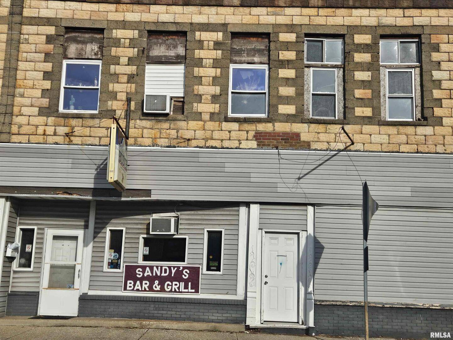 109 E MAIN ST, Benton, IL 62812