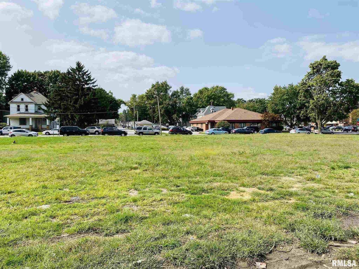 321 W LOCUST ST, Davenport, IA 52803
