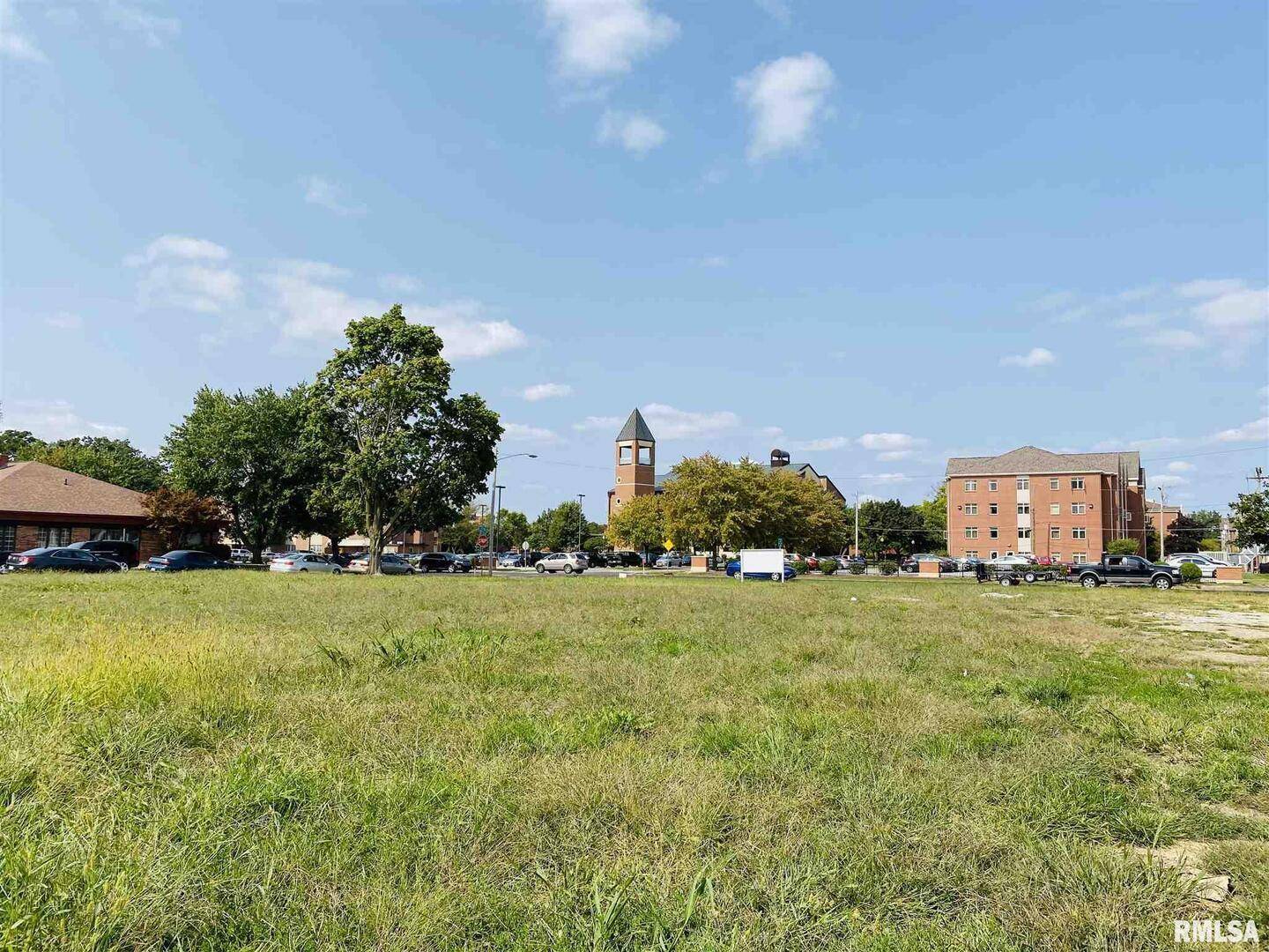 321 W LOCUST ST, Davenport, IA 52803