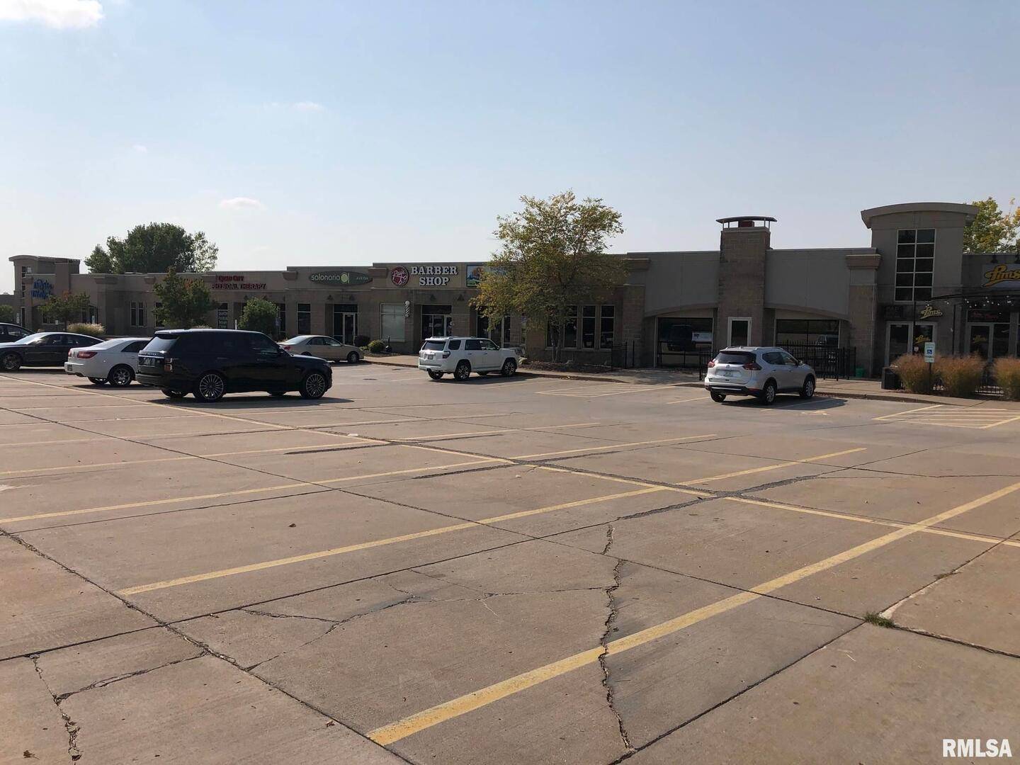 5252 UTICA RIDGE RD, Davenport, IA 52807