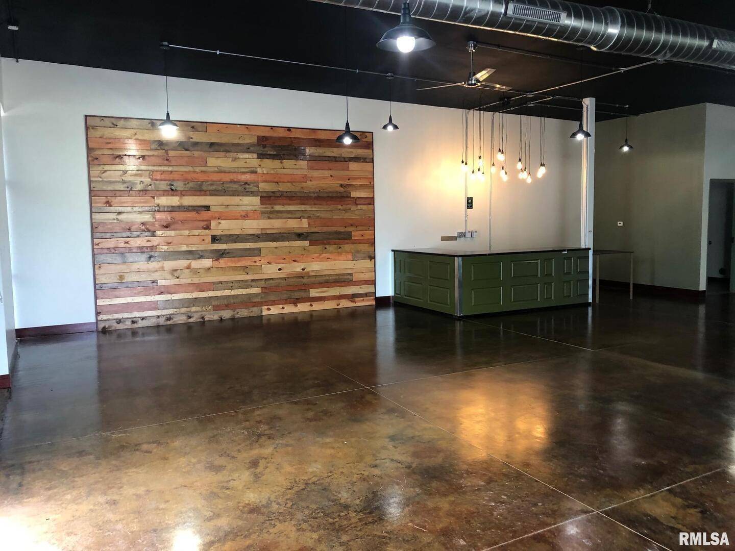 1150 E KIMBERLY RD #C, Davenport, IA 52807