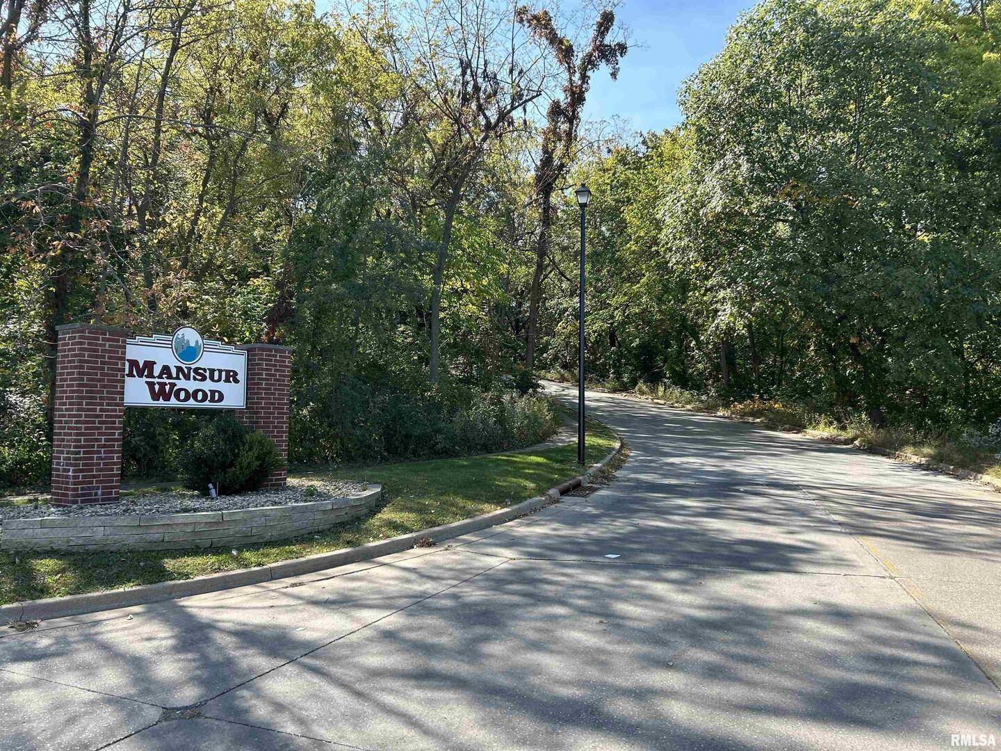 704 MANSUR LN, Carbon Cliff, IL 61239
