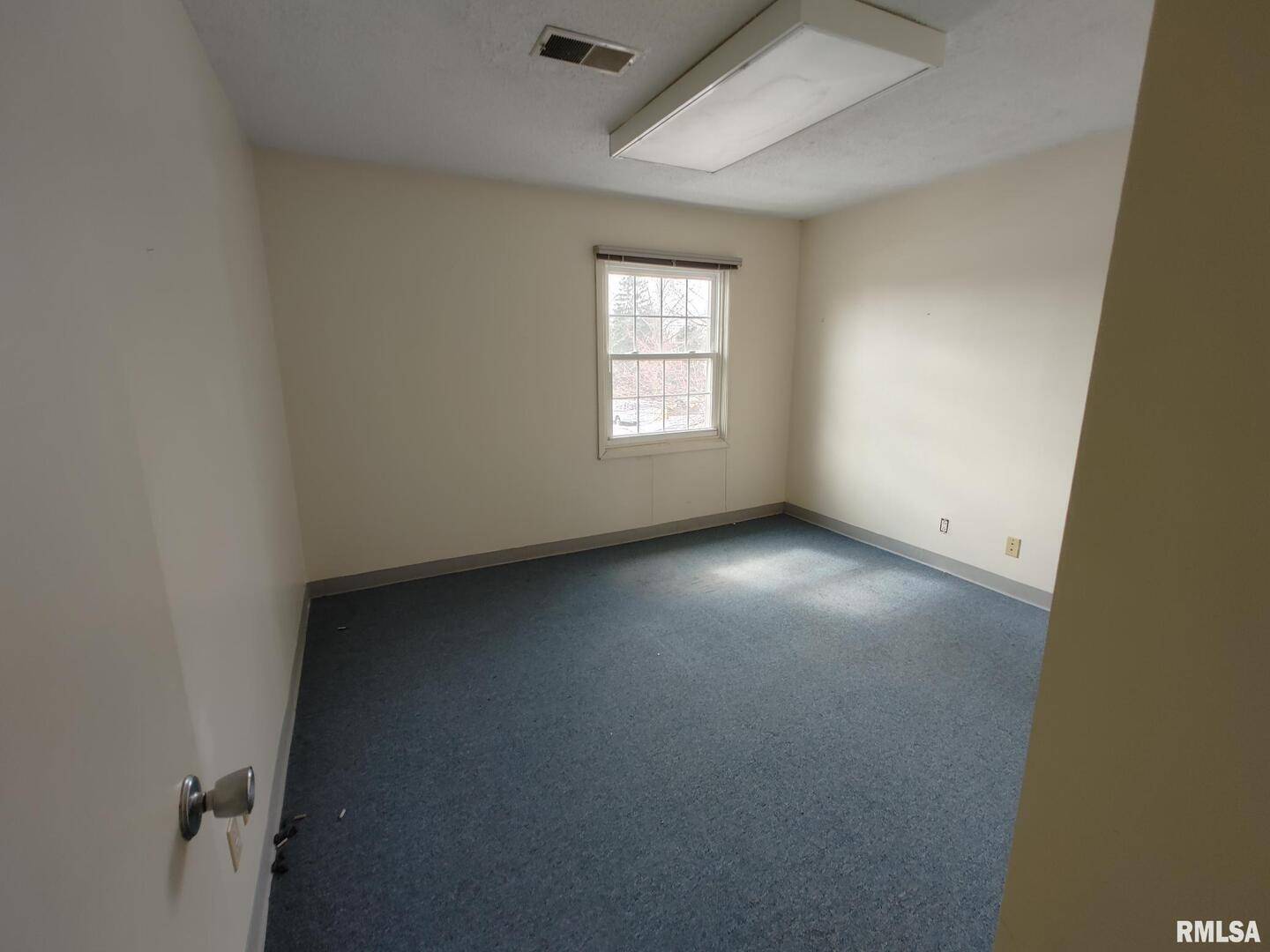 985 LINCOLN RD #300, Bettendorf, IA 52722