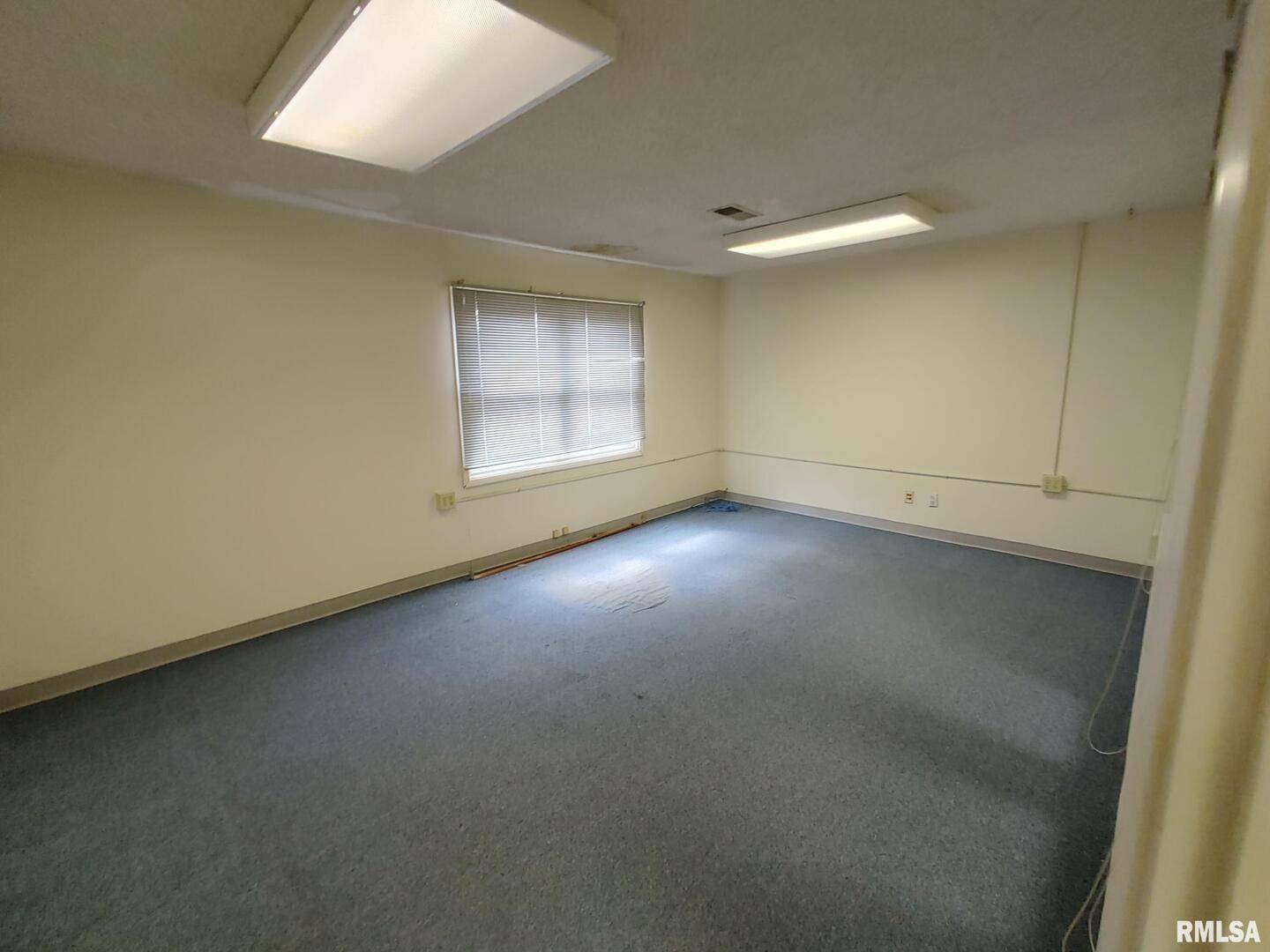 985 LINCOLN RD #300, Bettendorf, IA 52722
