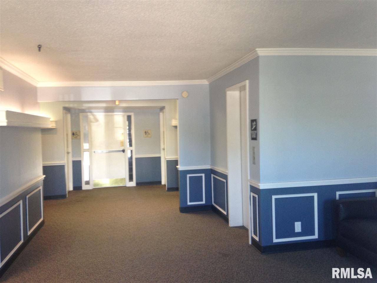 1035 LINCOLN RD #102, Bettendorf, IA 52722