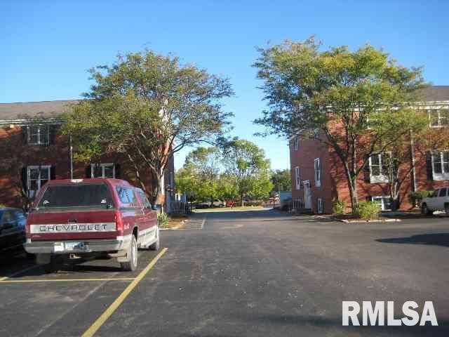 1035 LINCOLN RD #102, Bettendorf, IA 52722