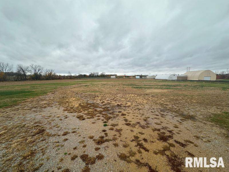 615 S 6TH AVE, De Witt, IA 52742