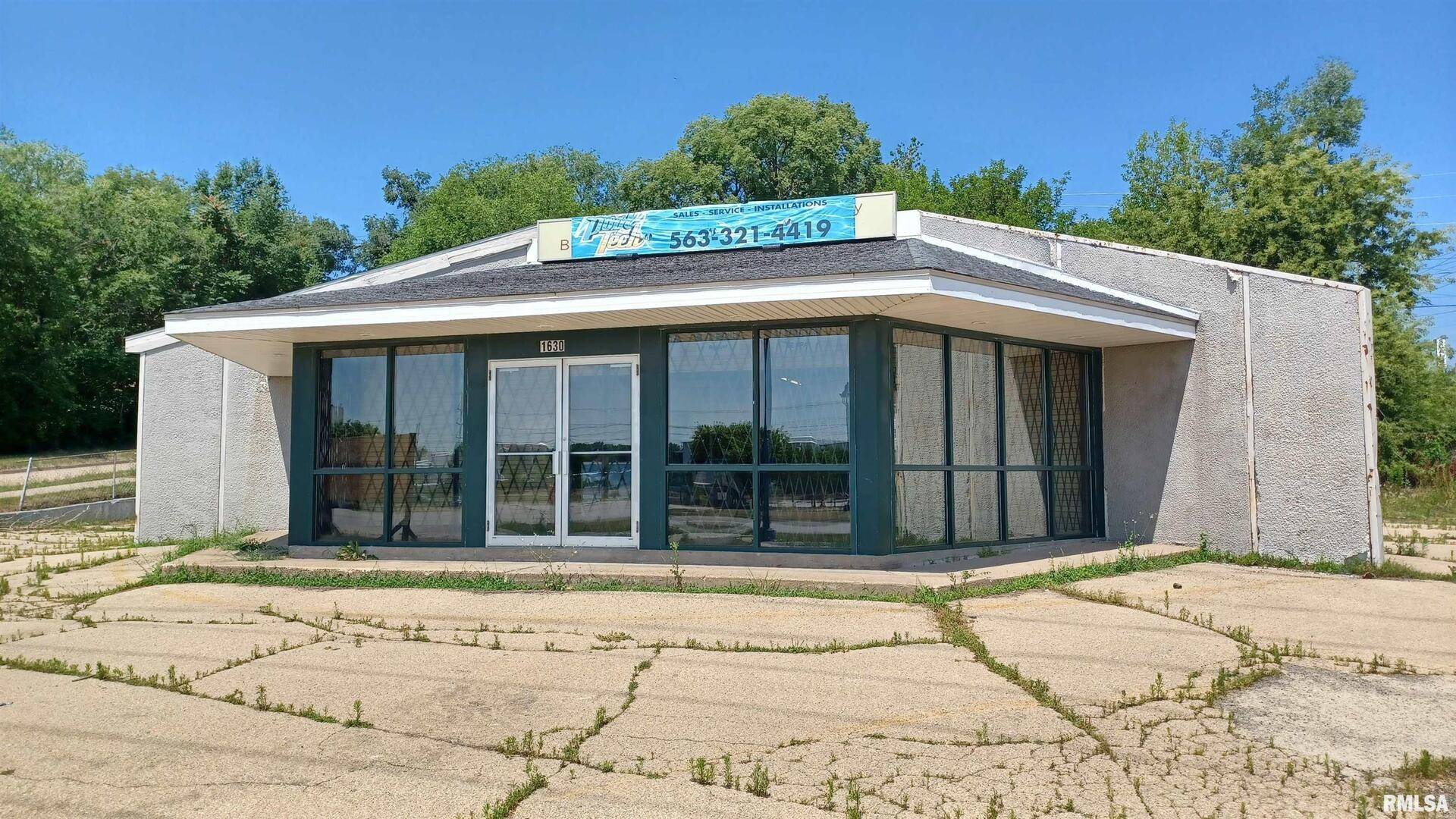 1630 Camanche AVE, Clinton, IA 52732