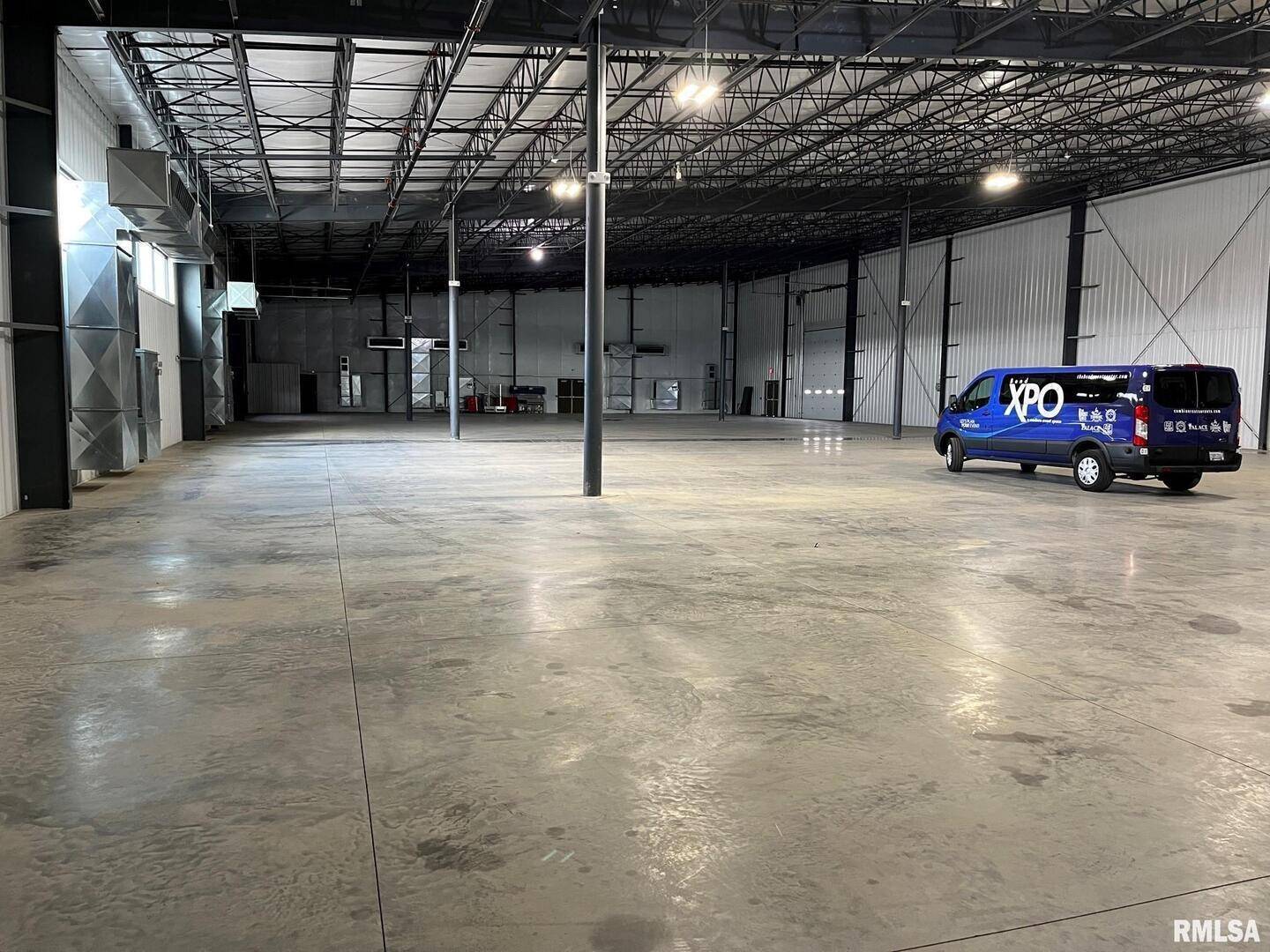 922 MISSISSIPPI Pkwy, East Moline, IL 61244
