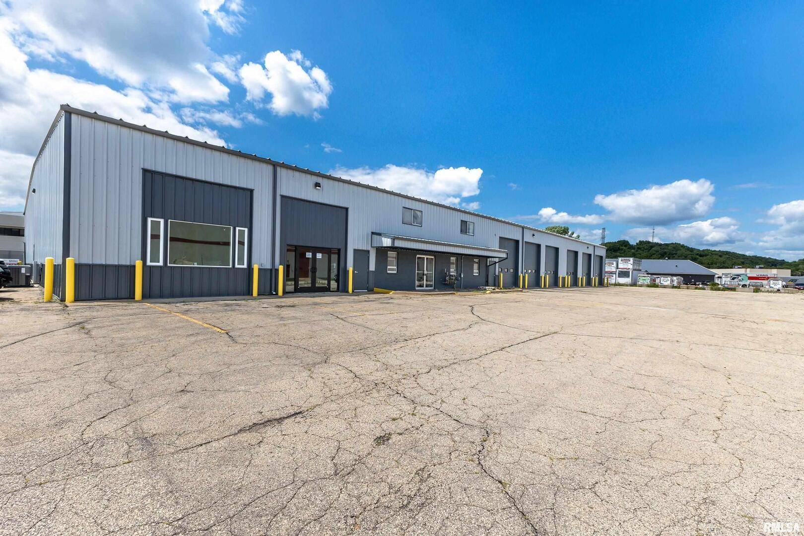 1190 ROOSEVELT ST, Dubuque, IA 52001