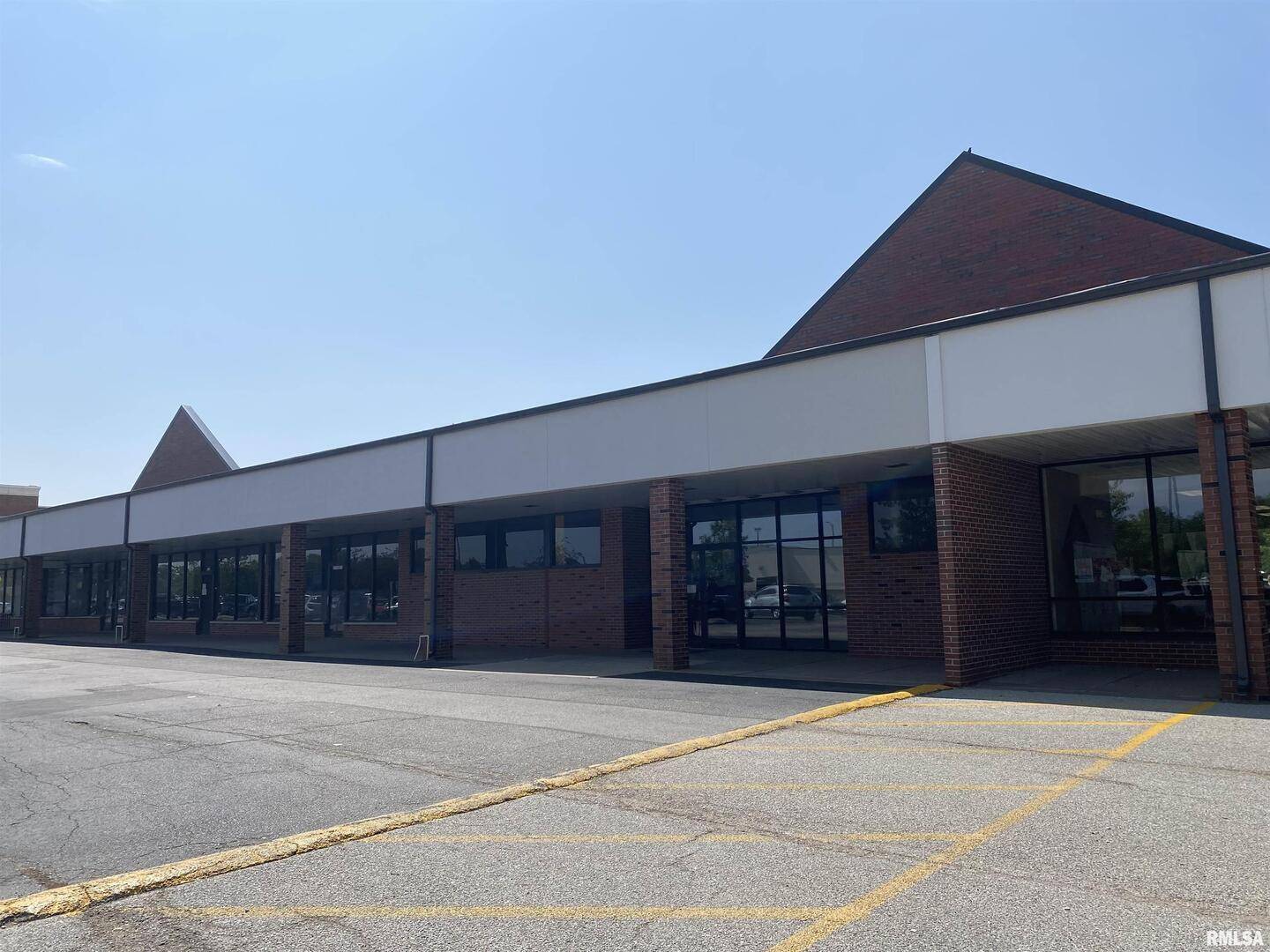 3624 AVENUE OF THE CITIES AVE, Moline, IL 61265