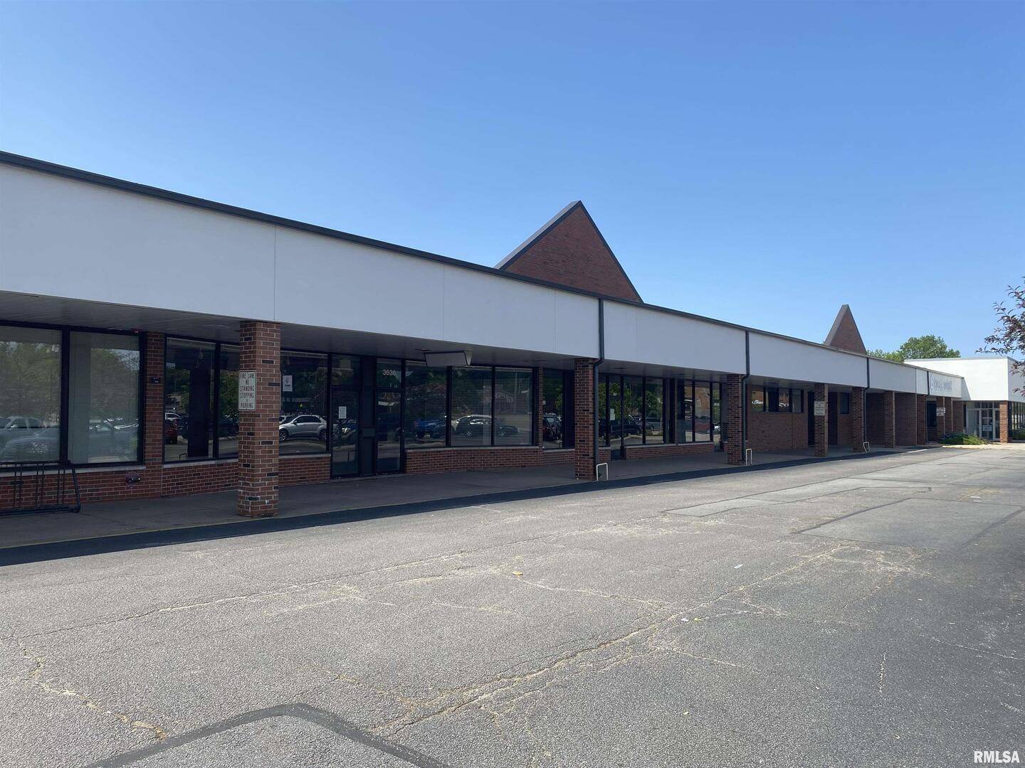 3624 AVENUE OF THE CITIES AVE, Moline, IL 61265