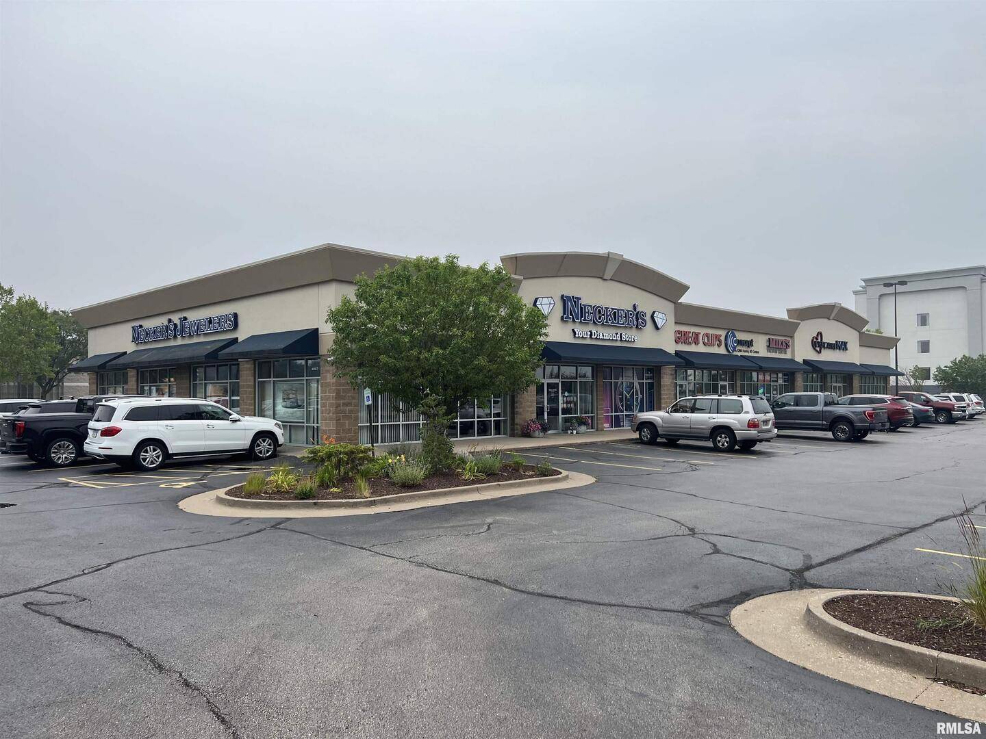 4007 E 53RD ST, Davenport, IA 52807