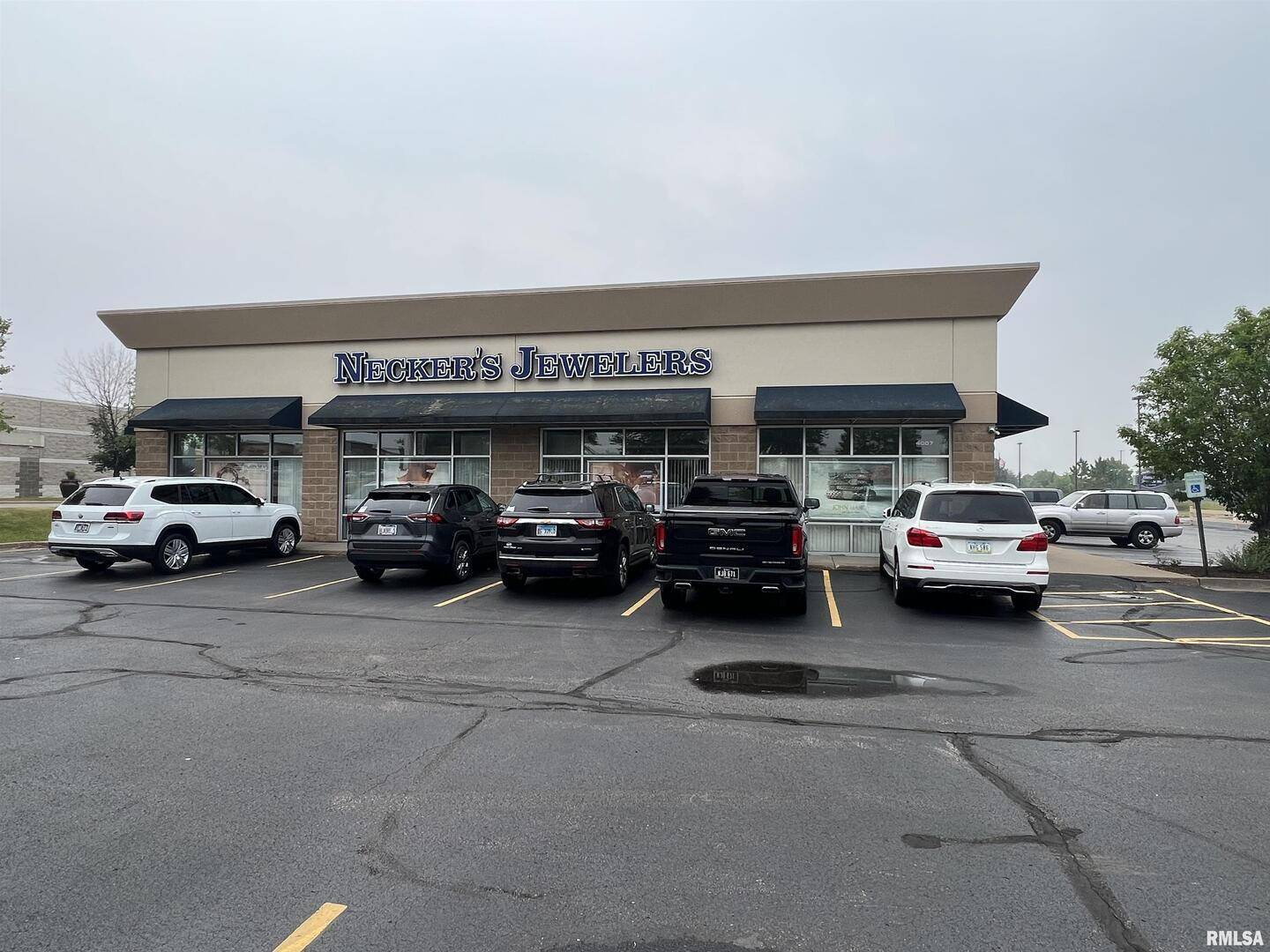 4007 E 53RD ST, Davenport, IA 52807