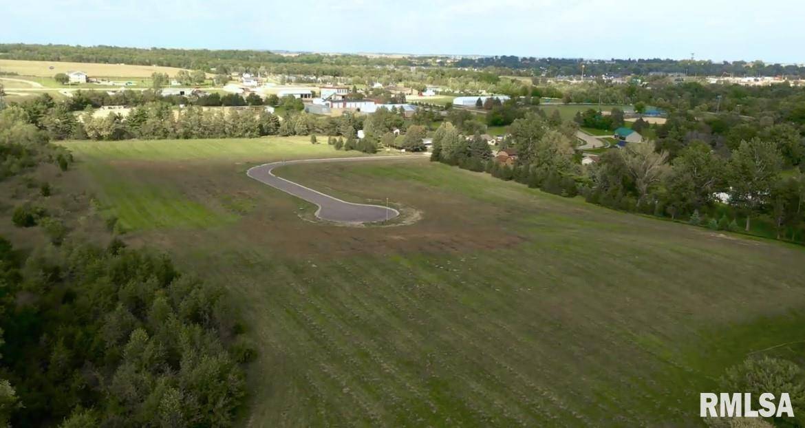 318 SILVER CREEK RD, De Witt, IA 52742