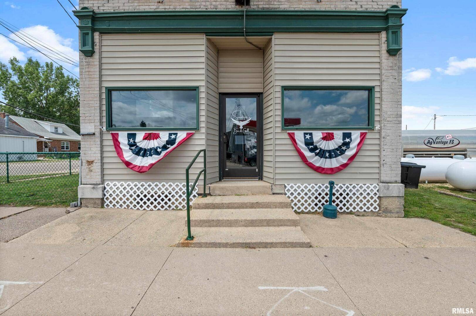 106 3RD ST, Low Moor, IA 52757