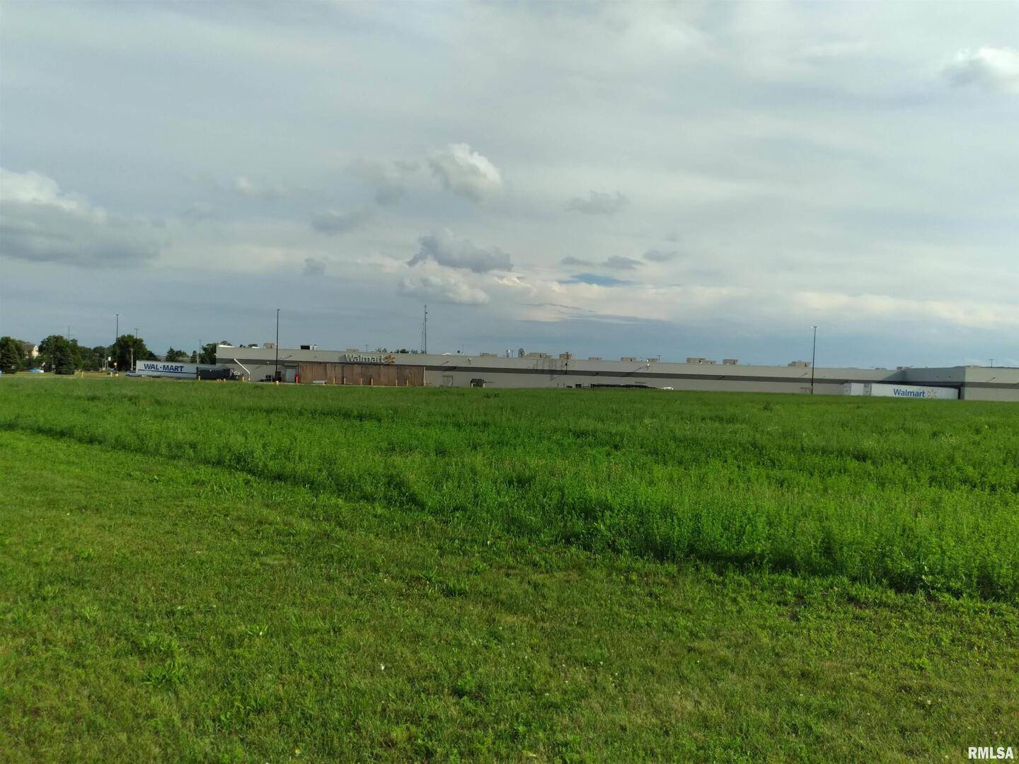 2401 MANUFACTURING DR, Clinton, IA 52732