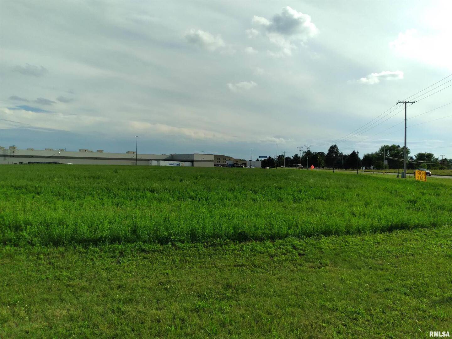 2401 MANUFACTURING DR, Clinton, IA 52732