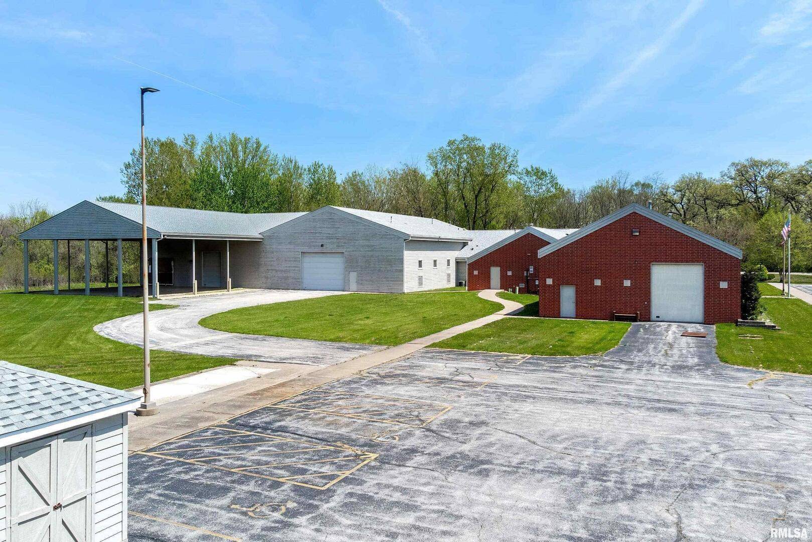 479 27TH ST, East Moline, IL 61244